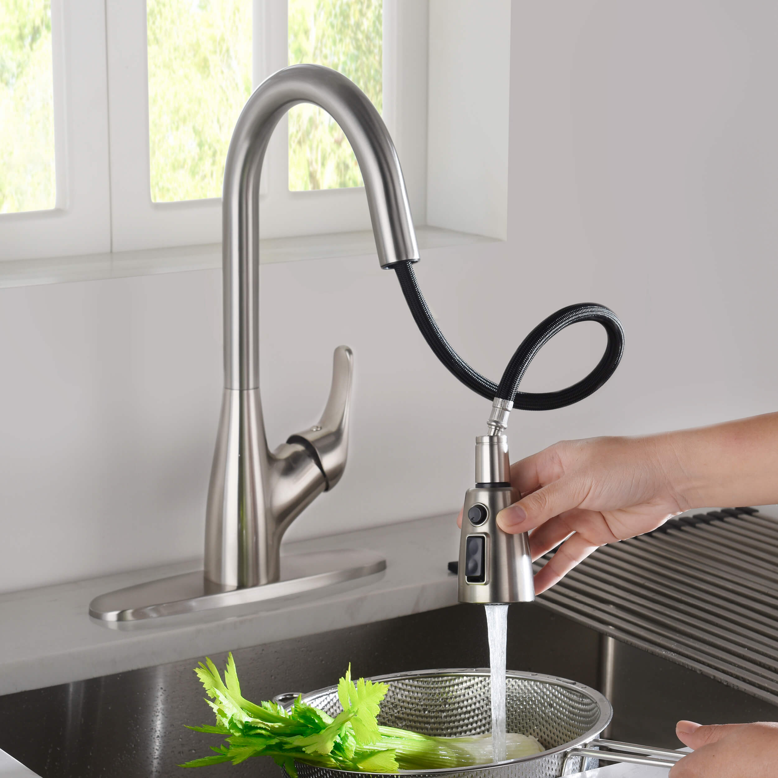 Single Handle Pull Down Kitchen Faucet - F101