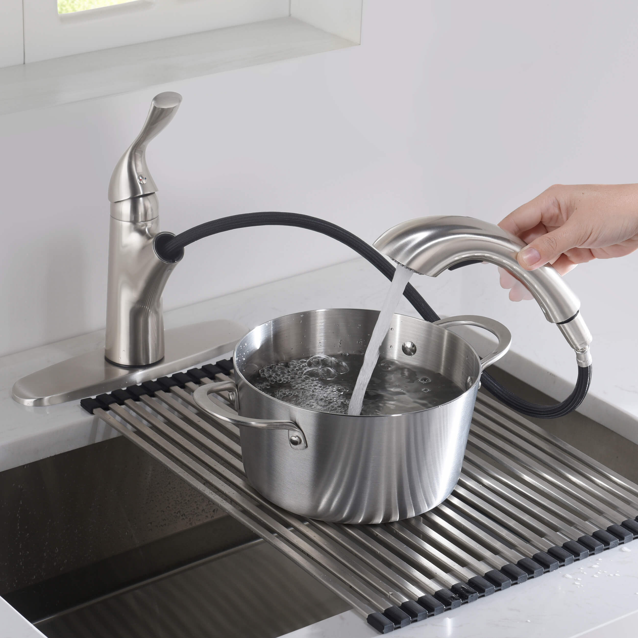 Single Handle Pull Out Kitchen Faucet - F103