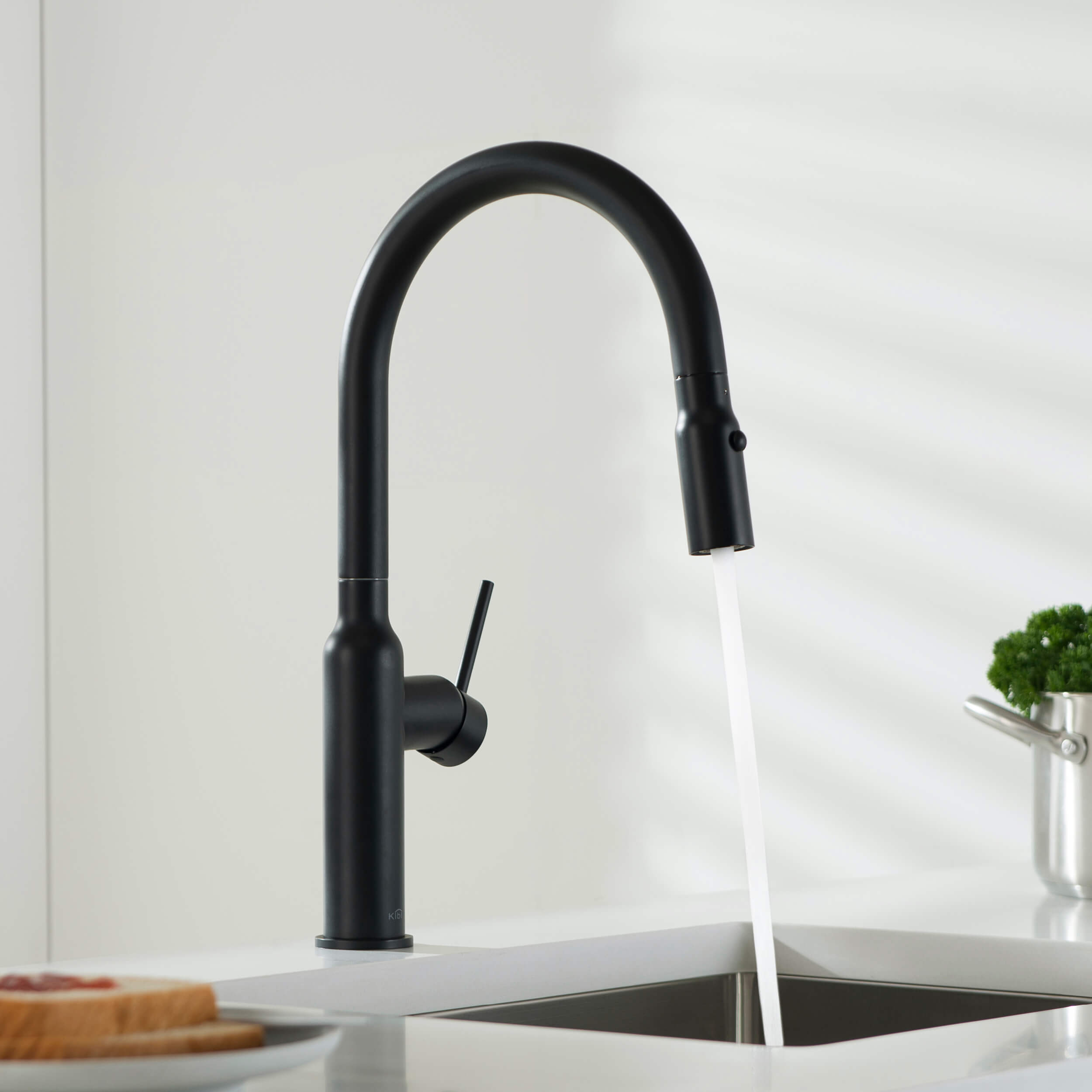 Hilo Single Handle Pull Down Kitchen Sink Faucet - KKF2008
