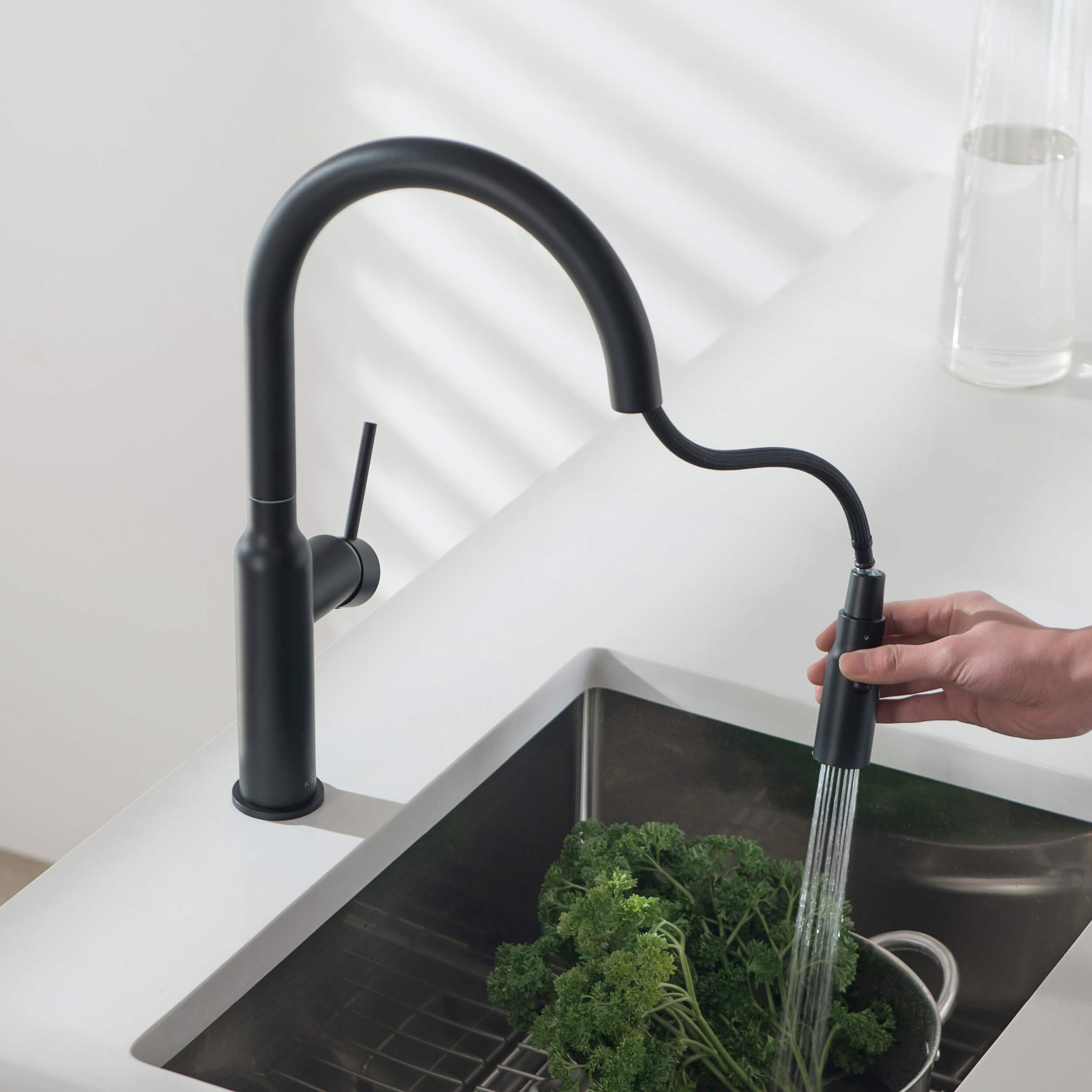 Hilo Single Handle Pull Down Kitchen Sink Faucet - KKF2008