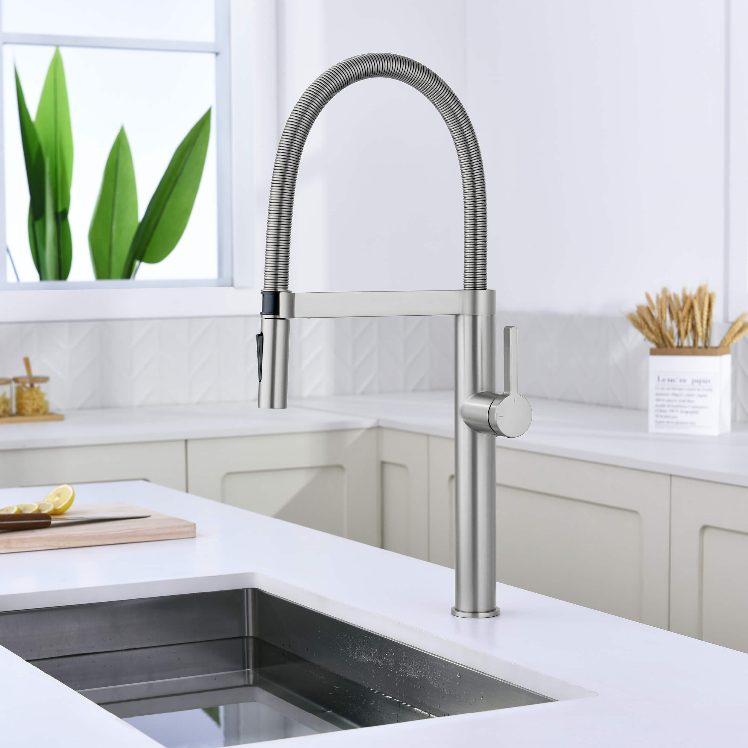 Novo Pro-style Single Handle Pull Down Kitchen Faucet - KKF2021