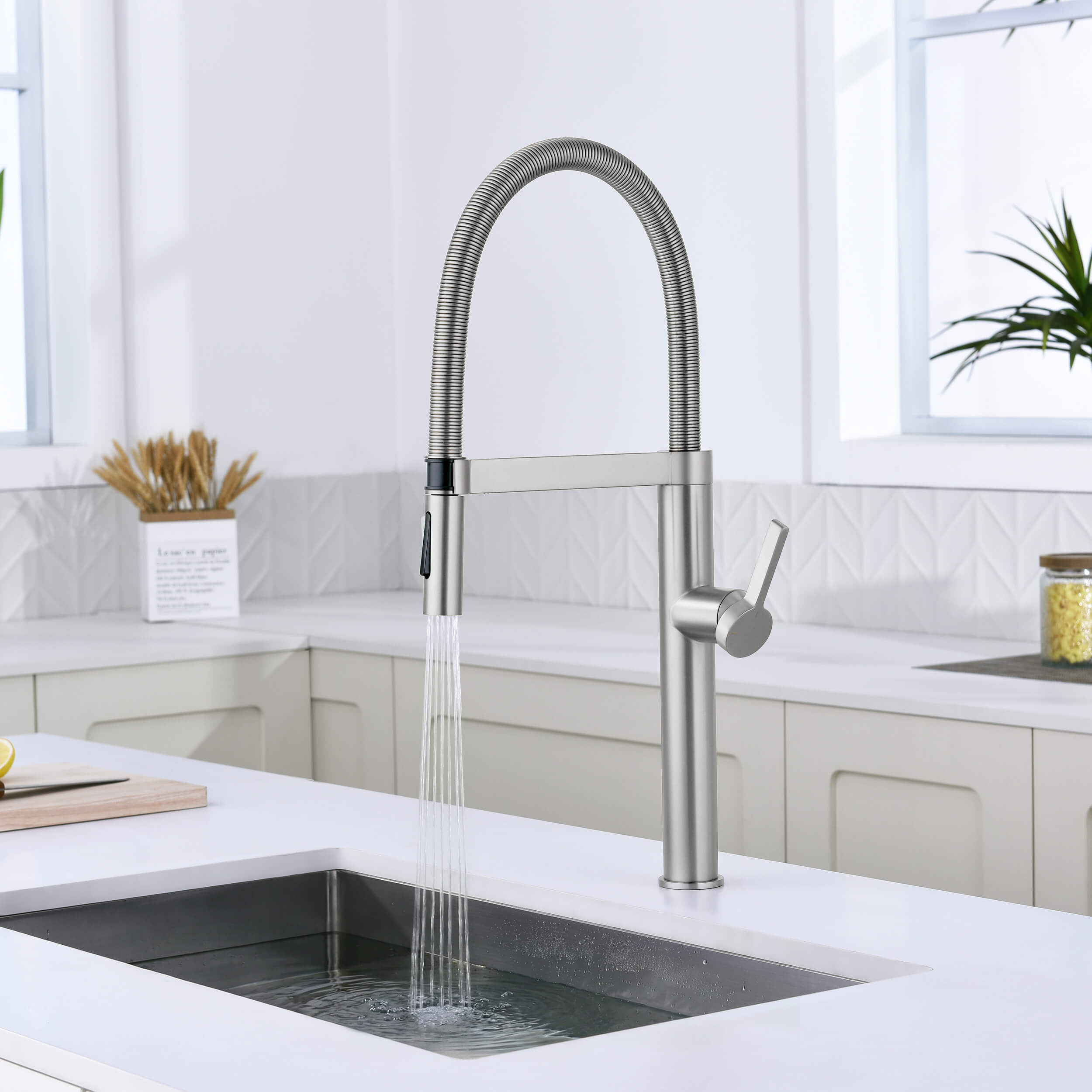 Novo Pro-style Single Handle Pull Down Kitchen Faucet - KKF2021