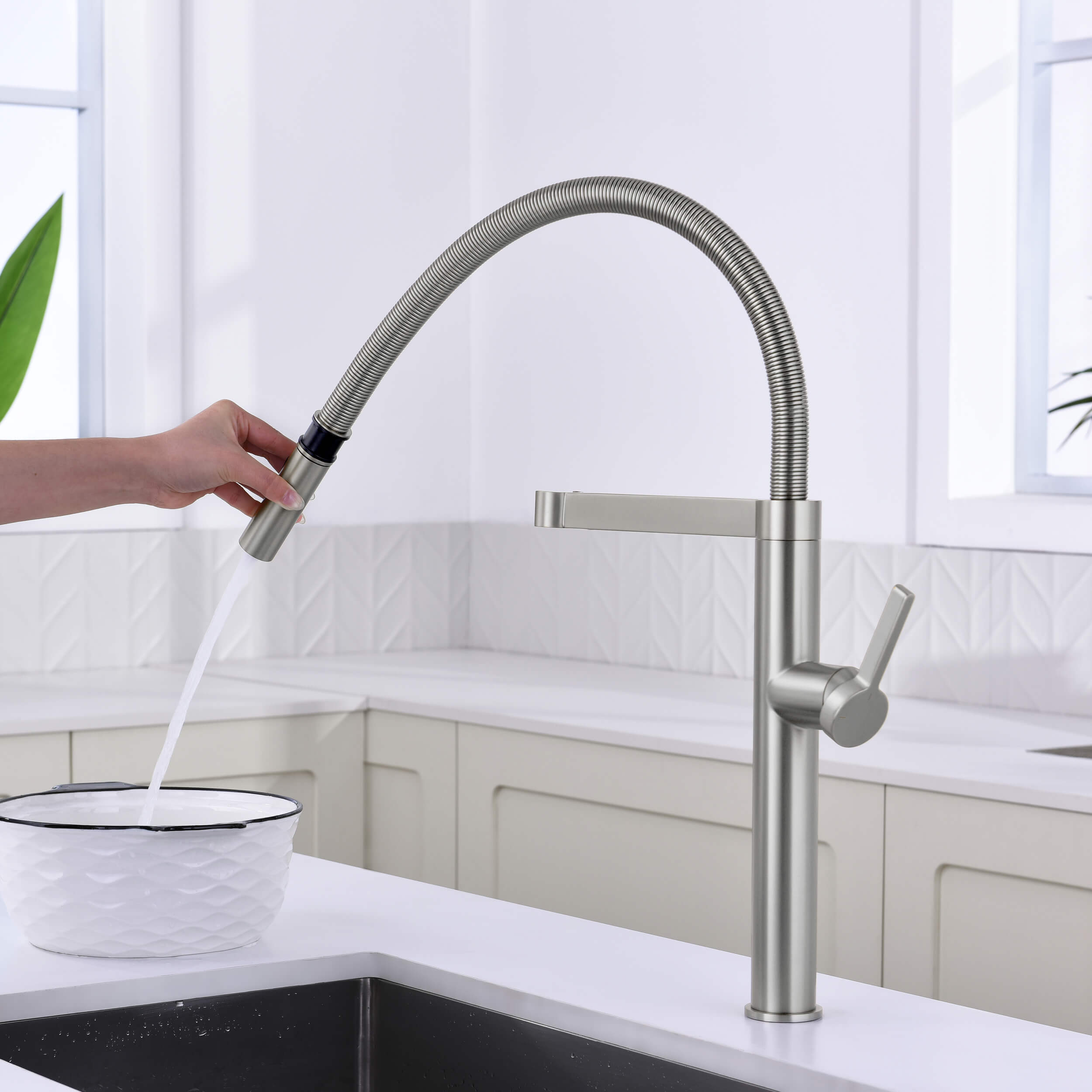 Novo Pro-style Single Handle Pull Down Kitchen Faucet - KKF2021